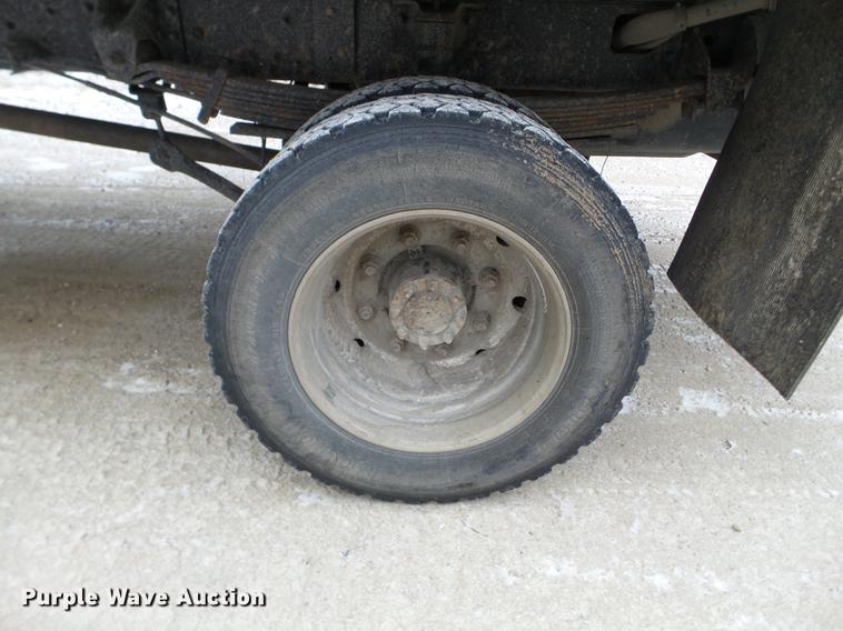 image for item EW9863 2005 GMC C4500 flatbed truck