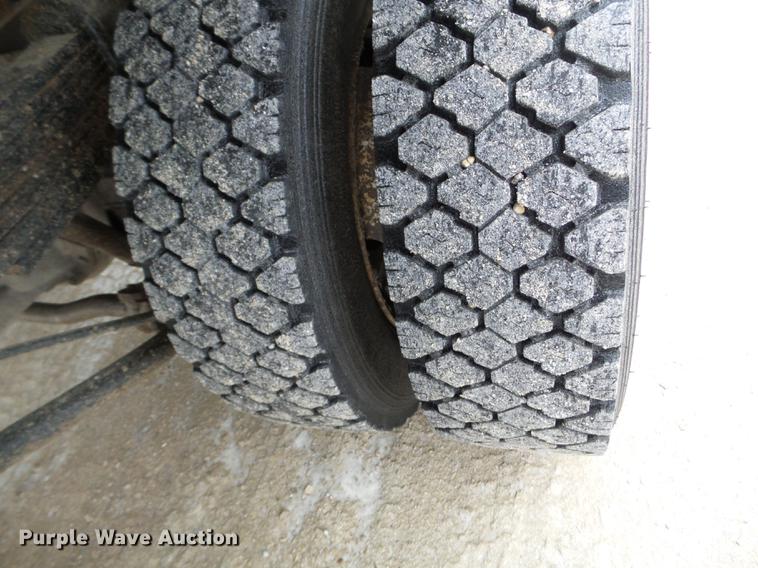 image for item EW9863 2005 GMC C4500 flatbed truck