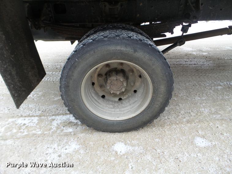 image for item EW9863 2005 GMC C4500 flatbed truck