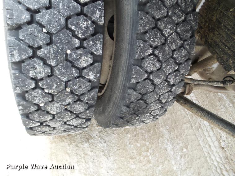 image for item EW9863 2005 GMC C4500 flatbed truck