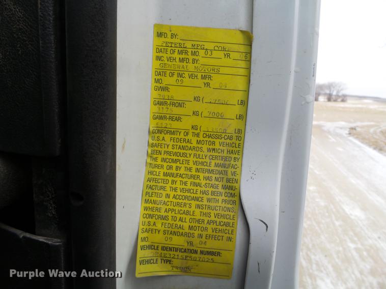 image for item EW9863 2005 GMC C4500 flatbed truck