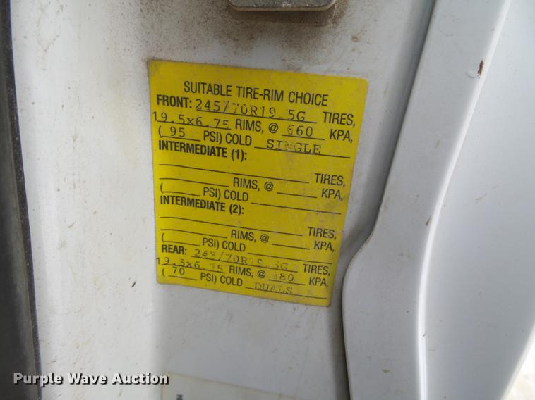 image for item EW9863 2005 GMC C4500 flatbed truck