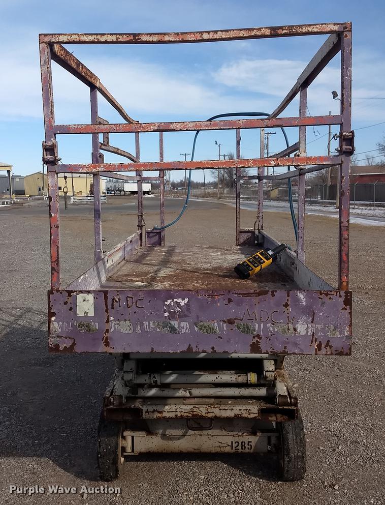 image for item FE9290 1995 Skyjack SJIII 4626 scissor lift