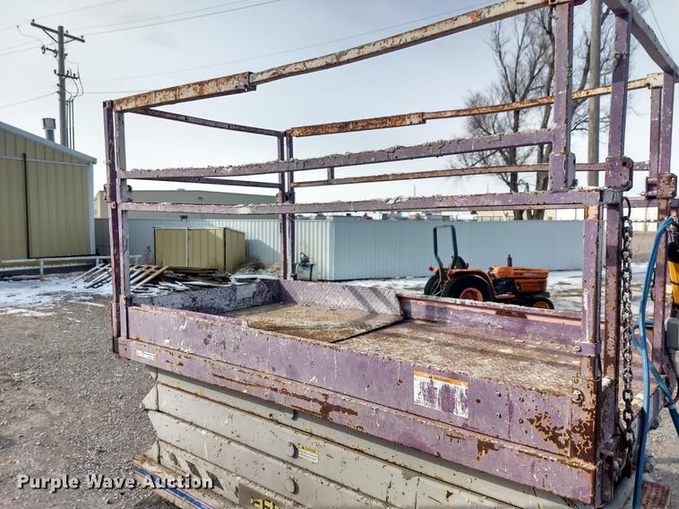 image for item FE9290 1995 Skyjack SJIII 4626 scissor lift