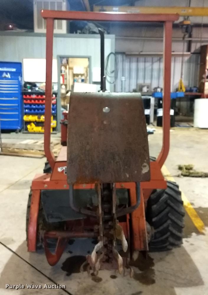 image for item FE9293 Ditch Witch 2300 trencher