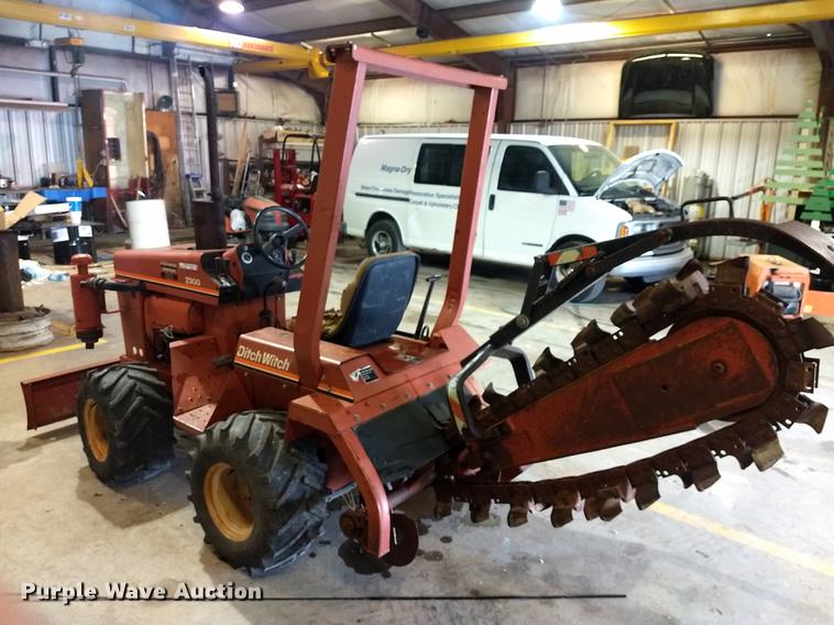 image for item FE9293 Ditch Witch 2300 trencher