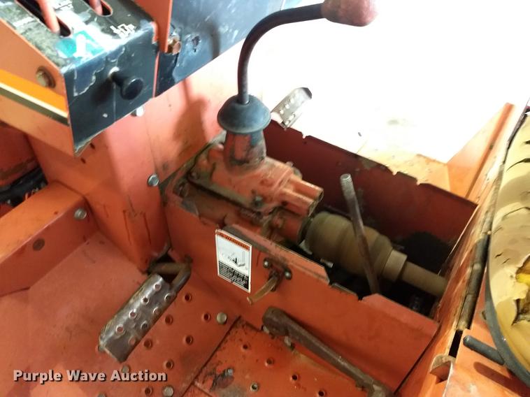 image for item FE9293 Ditch Witch 2300 trencher