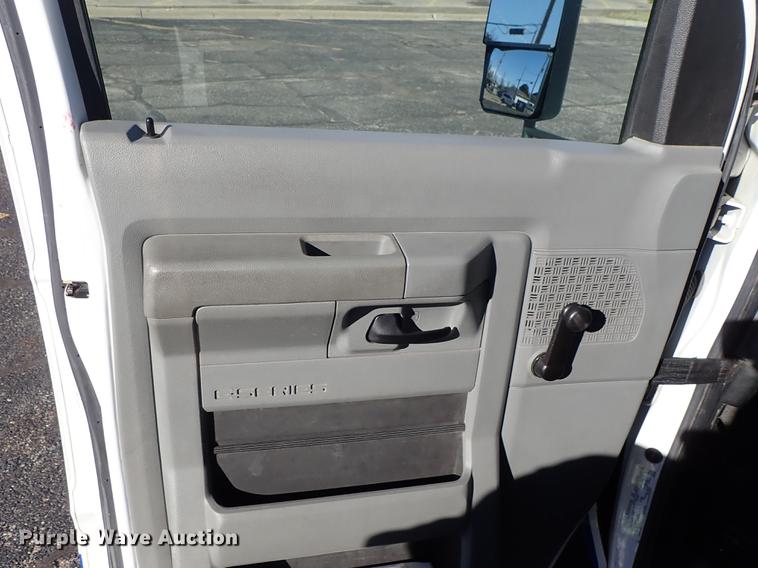 image for item FH9505 2012 Ford Econoline E450 Eldorado Aerotech 220 shuttle bus