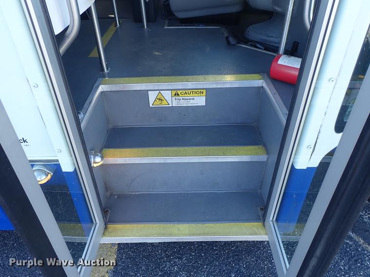 image for item FH9505 2012 Ford Econoline E450 Eldorado Aerotech 220 shuttle bus