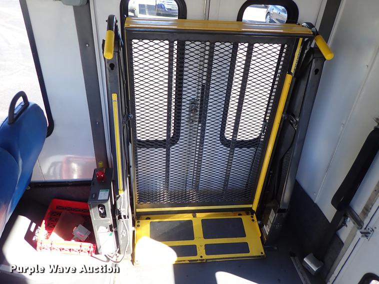 image for item FH9505 2012 Ford Econoline E450 Eldorado Aerotech 220 shuttle bus