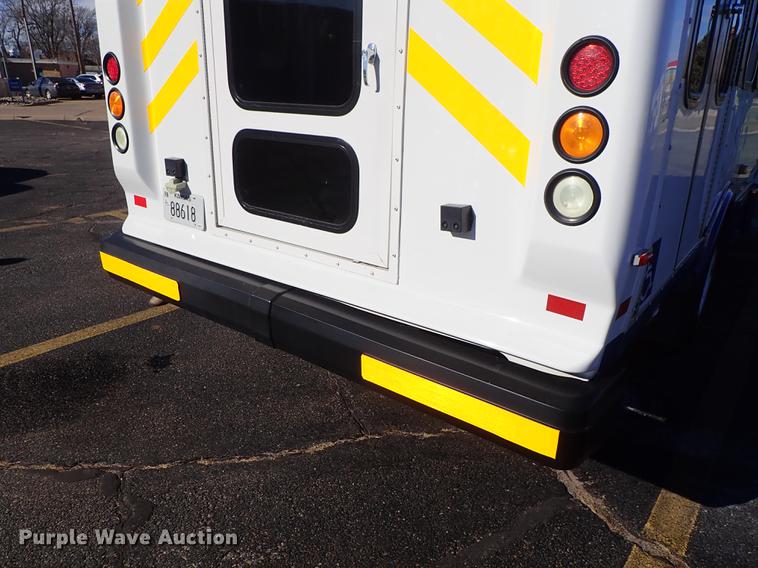 image for item FH9505 2012 Ford Econoline E450 Eldorado Aerotech 220 shuttle bus