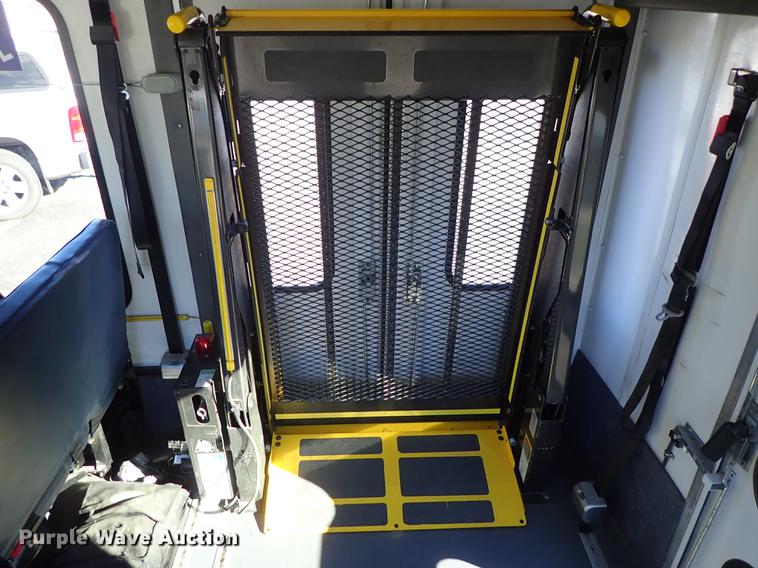 image for item FH9506 2014 Ford Econoline E450 Eldorado Aerotech 220 shuttle bus