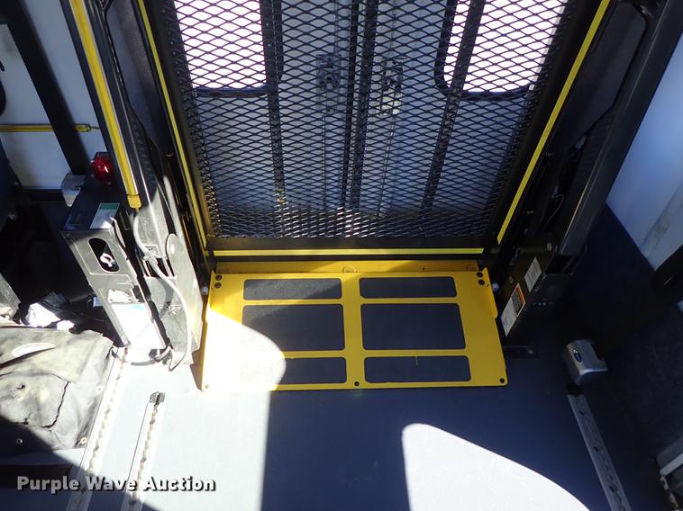 image for item FH9506 2014 Ford Econoline E450 Eldorado Aerotech 220 shuttle bus