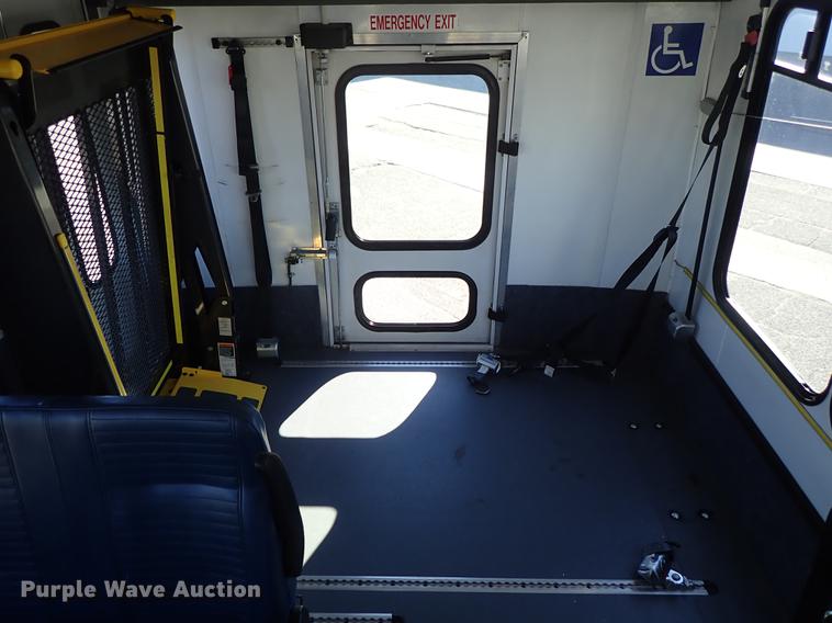 image for item FH9506 2014 Ford Econoline E450 Eldorado Aerotech 220 shuttle bus