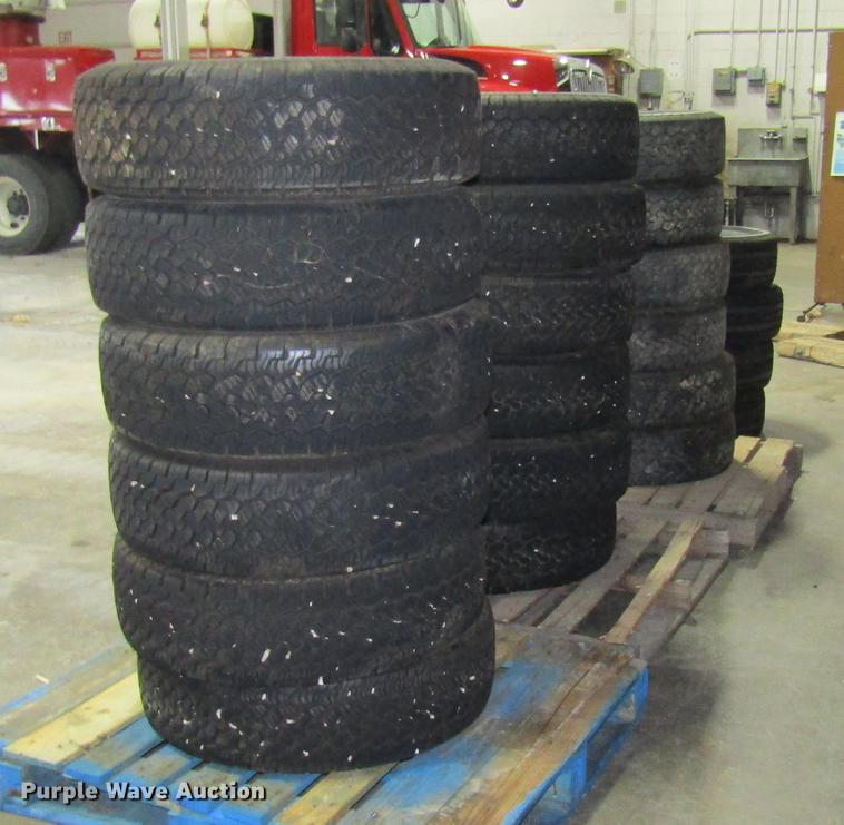 image for item FI9540 (22) tires