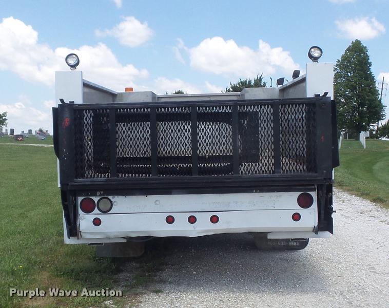 image for item K7559 2001 Ford F450 XL Super Duty tire service truck