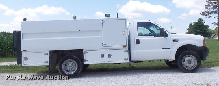 image for item K7559 2001 Ford F450 XL Super Duty tire service truck