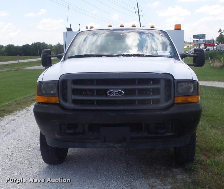 image for item K7559 2001 Ford F450 XL Super Duty tire service truck