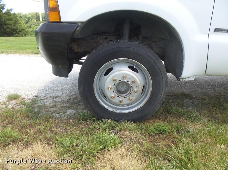 image for item K7559 2001 Ford F450 XL Super Duty tire service truck