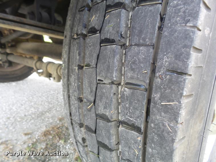 image for item K7559 2001 Ford F450 XL Super Duty tire service truck