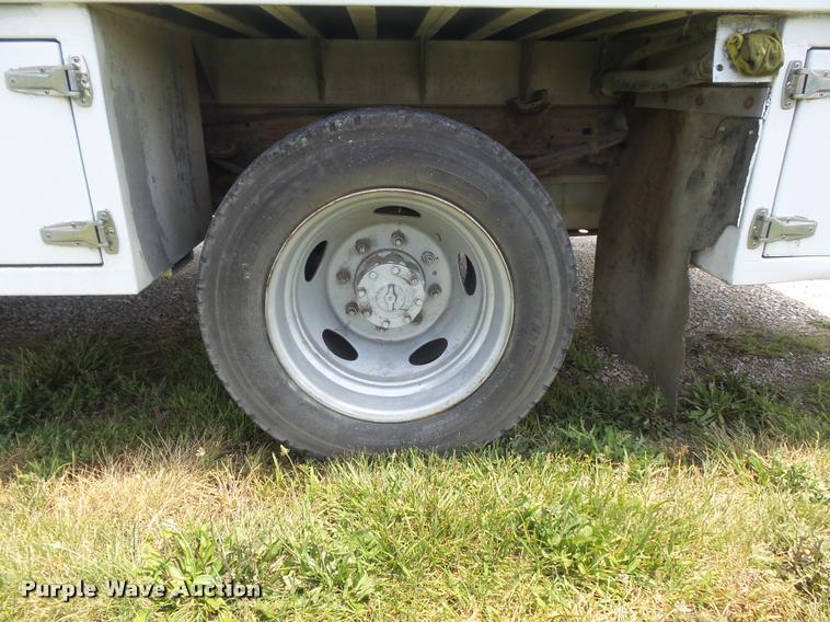 image for item K7559 2001 Ford F450 XL Super Duty tire service truck