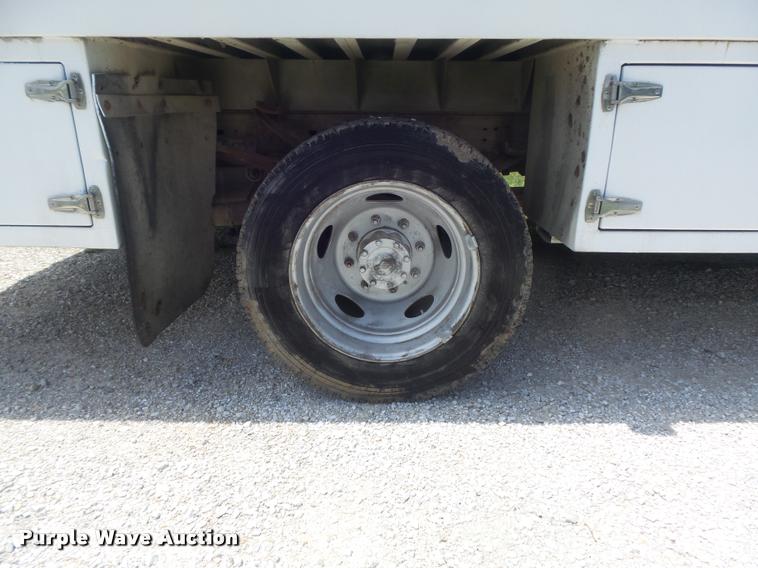 image for item K7559 2001 Ford F450 XL Super Duty tire service truck