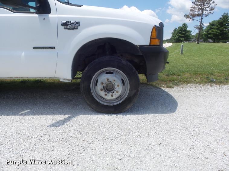 image for item K7559 2001 Ford F450 XL Super Duty tire service truck