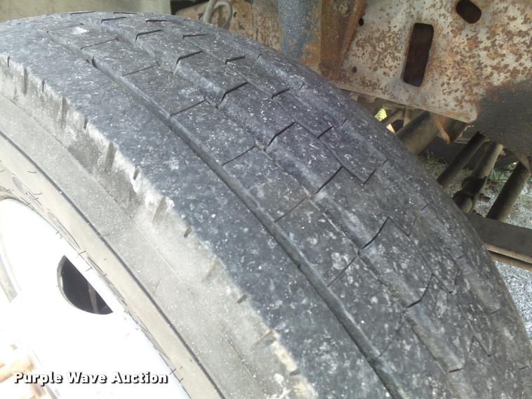 image for item K7559 2001 Ford F450 XL Super Duty tire service truck