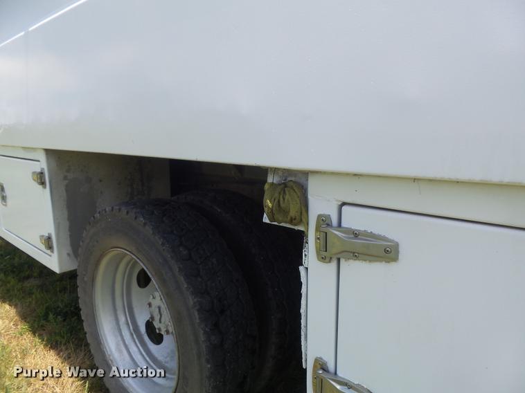 image for item K7559 2001 Ford F450 XL Super Duty tire service truck