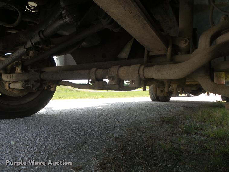 image for item K7559 2001 Ford F450 XL Super Duty tire service truck