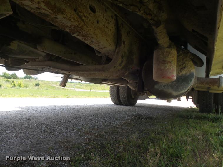 image for item K7559 2001 Ford F450 XL Super Duty tire service truck