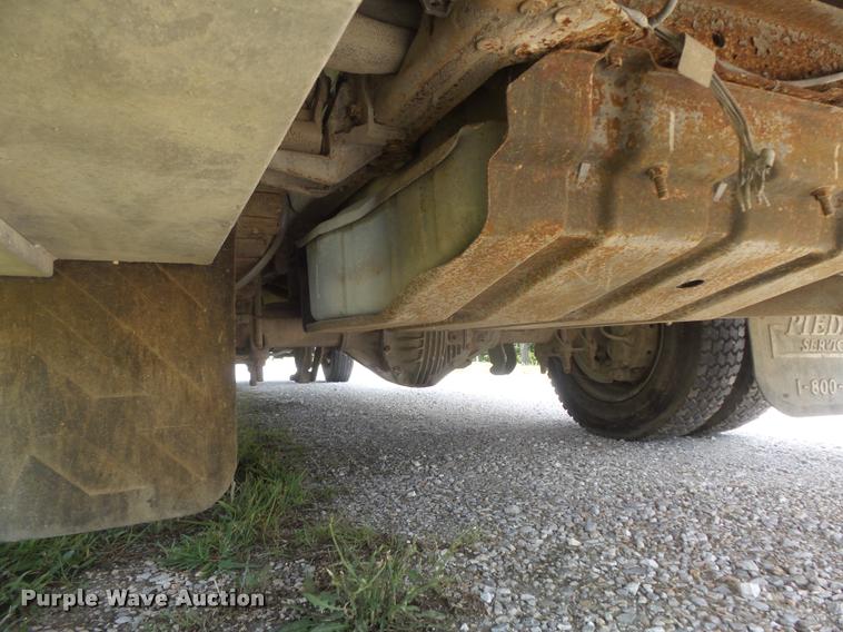 image for item K7559 2001 Ford F450 XL Super Duty tire service truck