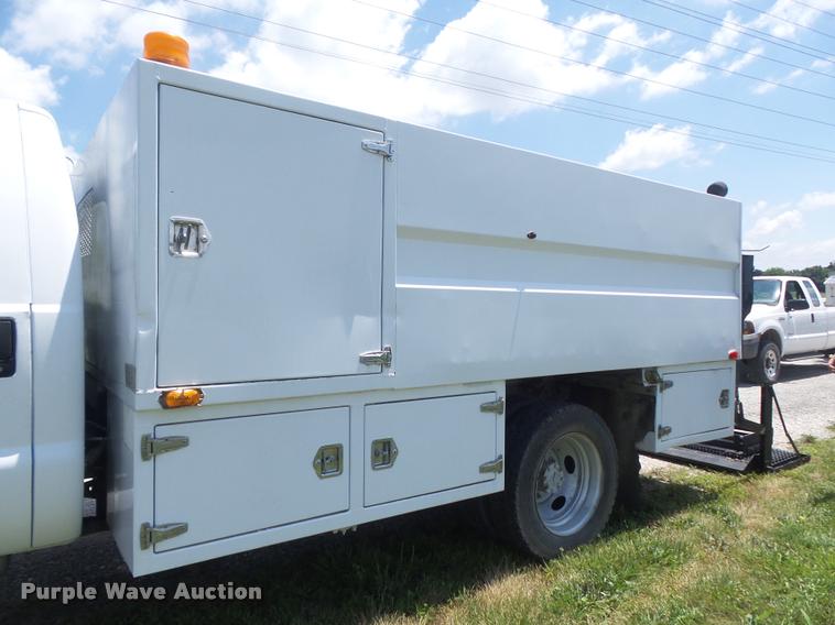 image for item K7559 2001 Ford F450 XL Super Duty tire service truck