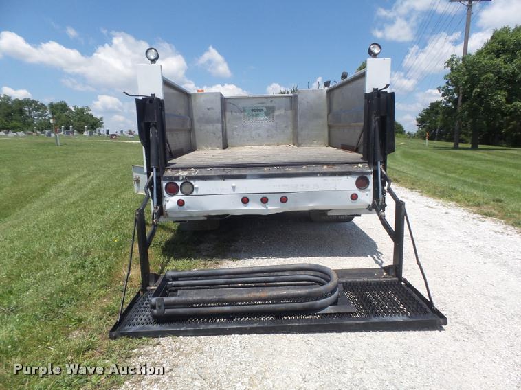 image for item K7559 2001 Ford F450 XL Super Duty tire service truck