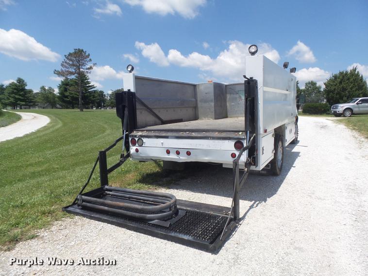 image for item K7559 2001 Ford F450 XL Super Duty tire service truck