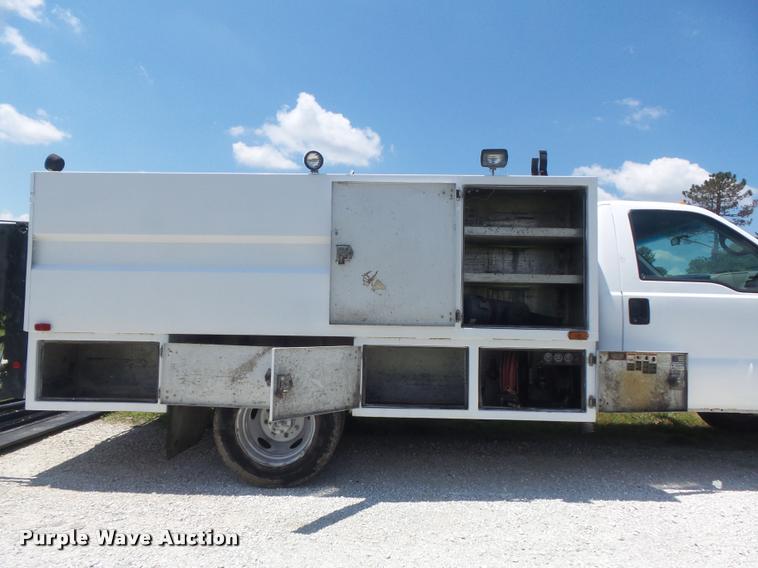 image for item K7559 2001 Ford F450 XL Super Duty tire service truck