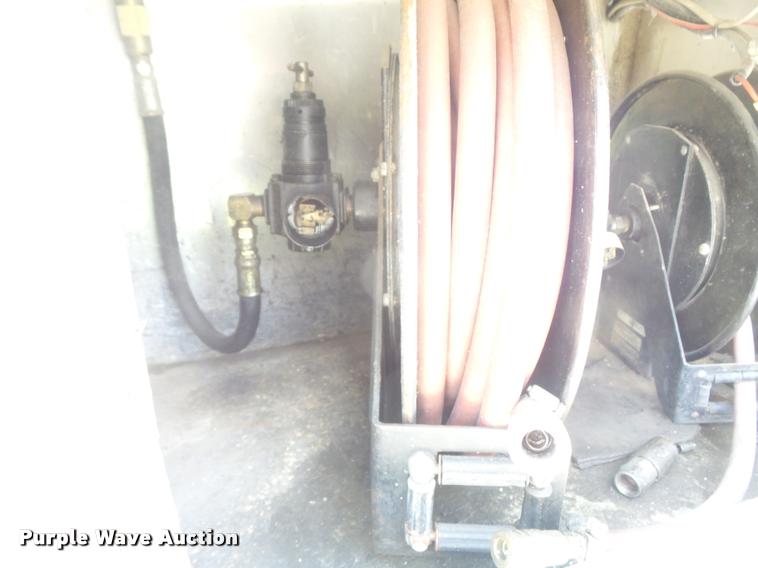 image for item K7559 2001 Ford F450 XL Super Duty tire service truck