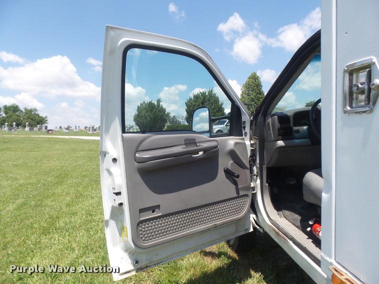 image for item K7559 2001 Ford F450 XL Super Duty tire service truck