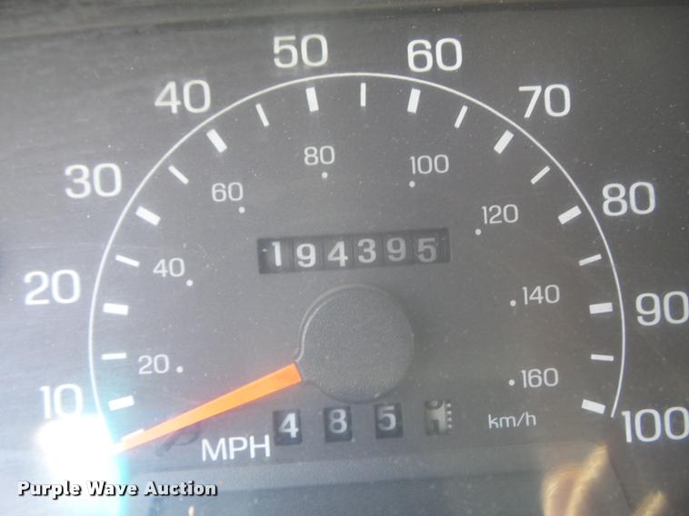 image for item K7559 2001 Ford F450 XL Super Duty tire service truck