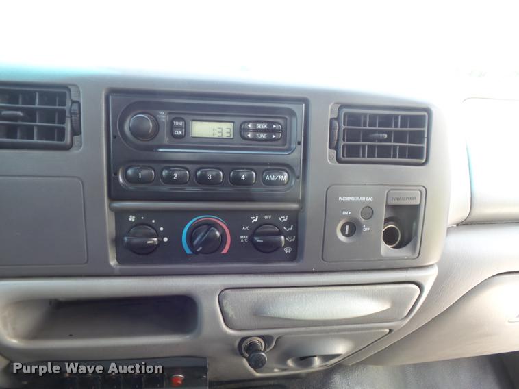 image for item K7559 2001 Ford F450 XL Super Duty tire service truck