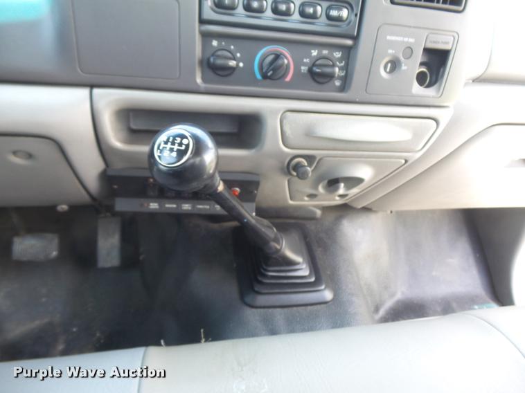 image for item K7559 2001 Ford F450 XL Super Duty tire service truck