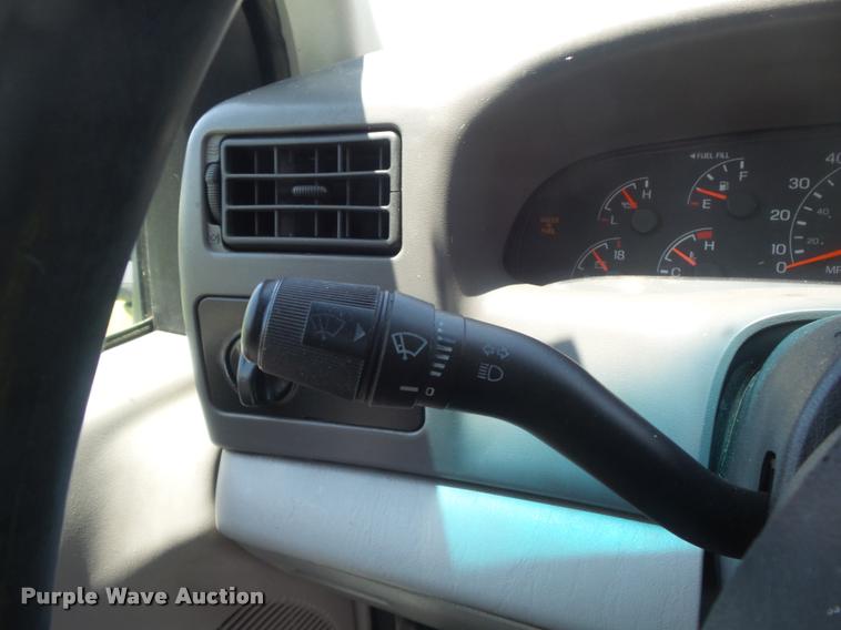 image for item K7559 2001 Ford F450 XL Super Duty tire service truck