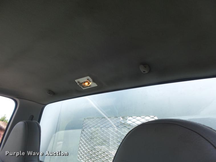 image for item K7559 2001 Ford F450 XL Super Duty tire service truck