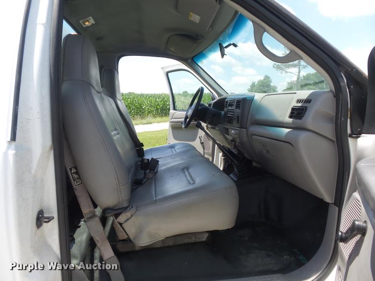 image for item K7559 2001 Ford F450 XL Super Duty tire service truck