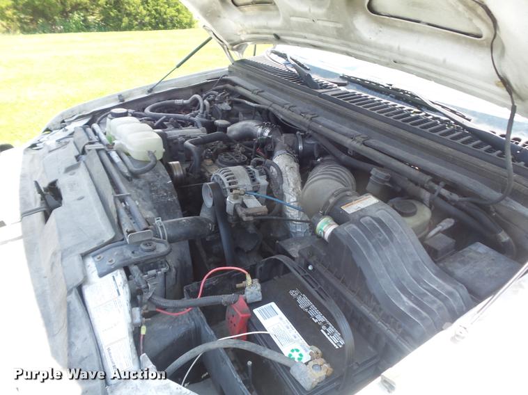 image for item K7559 2001 Ford F450 XL Super Duty tire service truck