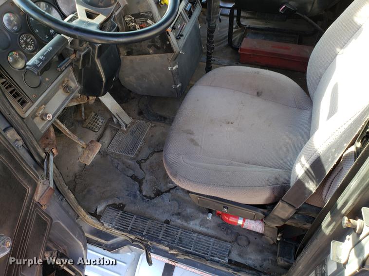 image for item AV9358 1995 Mack CH613 semi truck