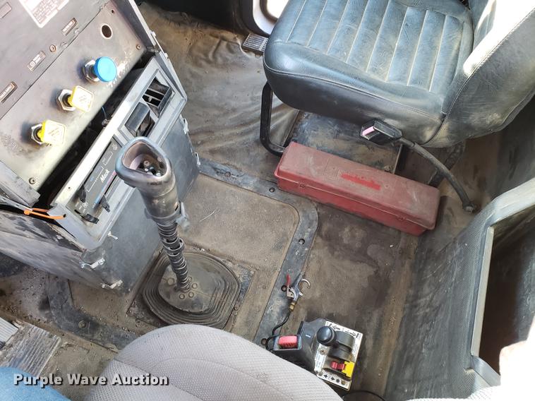 image for item AV9358 1995 Mack CH613 semi truck