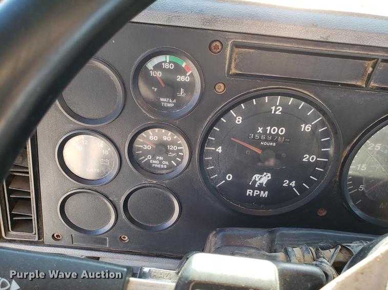 image for item AV9358 1995 Mack CH613 semi truck