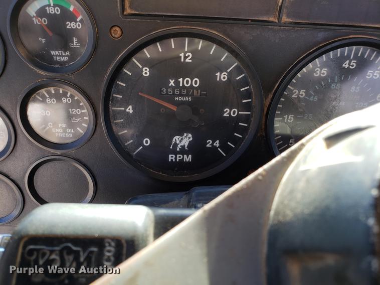 image for item AV9358 1995 Mack CH613 semi truck