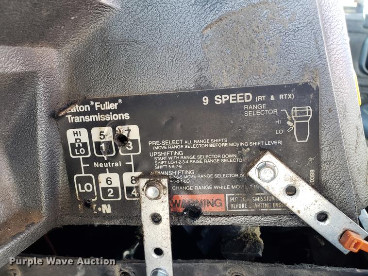 image for item AV9358 1995 Mack CH613 semi truck